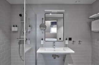 bathroom at scandic strommen