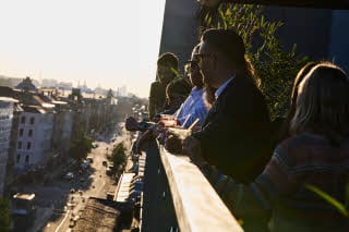 Personen auf der Dachterrasse im Scandic Nørreport 