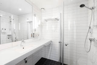 Badezimmer des Queen Superior Zimmers im Scandic Stavanger City 