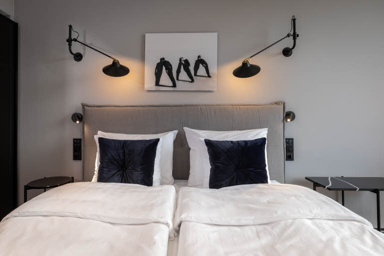 Bett im Standard Zimmer im Scandic Grand Central Helsinki