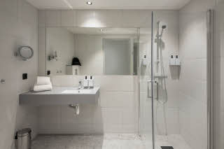 Badezimmer in der Junior Suite im Scandic Torget