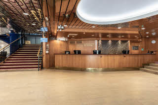 Rezeption und Lobby im Scandic Laajavuori in Jyväskylä