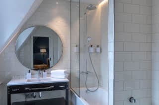 Badezimmer in Junior Suite im Scandic Grand Central