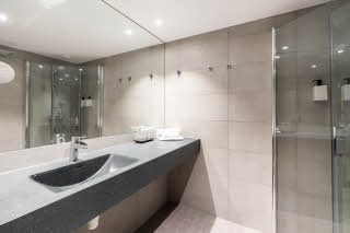 Badezimmer im Familien Twinzimmer im Scandic Hell